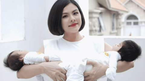 Vân Trang đeo nịt bụng siết eo khi bế cặp sinh đôi
