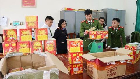Thái Nguyên: Bắt hai đối tượng vận chuyển pháo nổ trái phép