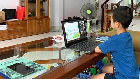 Trẻ đi học trực tiếp: Thầy cô có "bỏ" trò chạy theo chương trình?