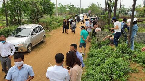 "Sốt đất": Tiền từ chứng khoán chuyển qua bất động sản?