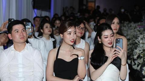 Đỗ Mỹ Linh lần đầu xuất hiện bên con trai bầu Hiển