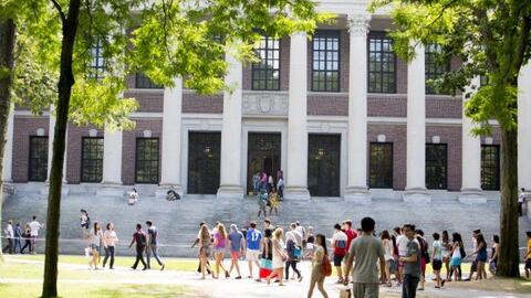 Mỹ: Lạm phát đẩy học phí đại học tăng cao