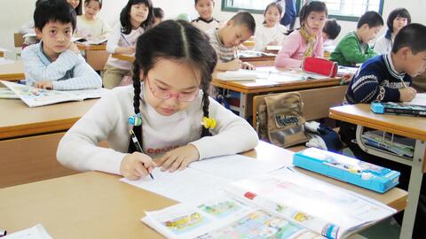 Nỗ lực chuẩn bị dạy học Tin học, Ngoại ngữ bắt buộc từ lớp 3 theo Chương trình mới