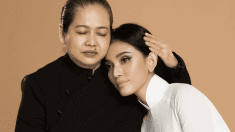 Mẹ Á hậu Trương Thị May: Người quản lý gắt gao, không rời nửa bước khi con xuất hiện trước công chúng