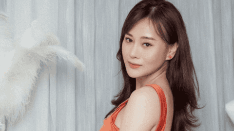 Phương Oanh: Dù phong ba bão táp đến đâu cũng phải ngẩng cao đầu và xinh đẹp