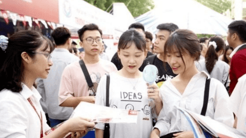 Mùa tuyển sinh sóng gió