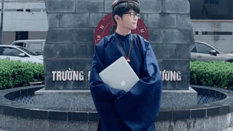 Nam sinh mặc cổ phục đến trường: Lan tỏa tình yêu văn hóa dân tộc
