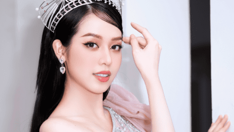 Vừa đăng quang Hoa hậu Việt Nam chưa lâu, Thanh Thủy đã công khai thừa nhận phẫu thuật thẩm mỹ