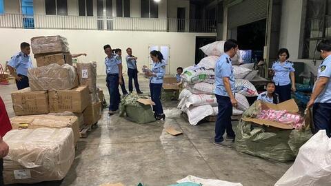 Hàng chục ngàn sản phẩm nghi nhập lậu tại quận 12