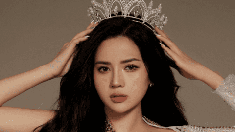 Hot girl Aley Nguyễn bén duyên trở thành streamer nổi tiếng