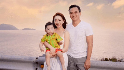 Quý tử nhà Chi Bảo - Lý Thùy Chang được khen như "soái ca nhí", bố mẹ cưng chiều đưa đi du lịch mọi nơi từ nhỏ
