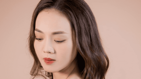 Vợ NSND Công Lý tuổi 40 trẻ đẹp, vóc dáng săn chắc nhờ hơn 10 năm "nghiện" yoga