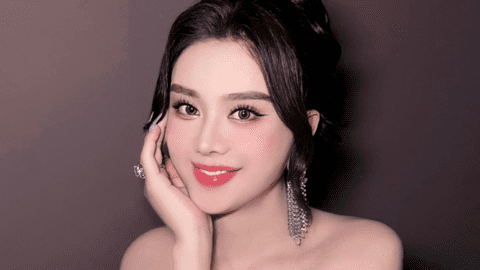 Lâm Khánh Chi hở bạo, khoe eo thon nhờ mẹo siết cân ngoạn mục