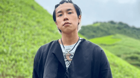 Vân Dung khóc khi con trai tặng dây chuyền vàng, kể sẽ không ở cùng con dâu