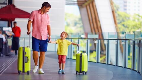 Kinh nghiệm chuẩn bị đồ du lịch cho bé cực hữu ích, cha mẹ nên lưu ngay vào sổ