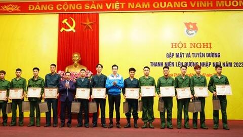 Thanh niên Thạch Thất tình nguyện viết đơn lên đường bảo vệ Tổ quốc