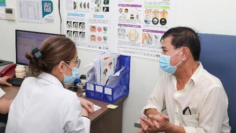 Bị bệnh tăng huyết áp, mắt người đàn ông 45 tuổi dọa mù