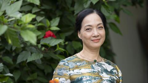 NSND Lê Khanh: Chưa một lần mặc áo cưới, biết ơn vì chồng không ghen