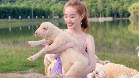 Mê mẩn sắc vóc đời thực của con gái diễn viên Hoa Thúy - Tùng Dương