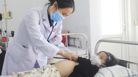 Tăng cân, bé 5 tuổi đi khám bất ngờ phát hiện thận hư, bác sĩ chỉ rõ trẻ có 4 dấu hiệu này cần được khám sớm!
