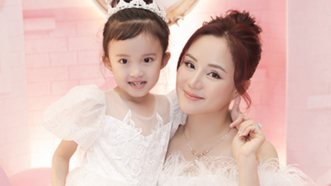Con gái Vy Oanh 6 tuổi: Xinh xắn, đáng yêu, mê ca hát như mẹ