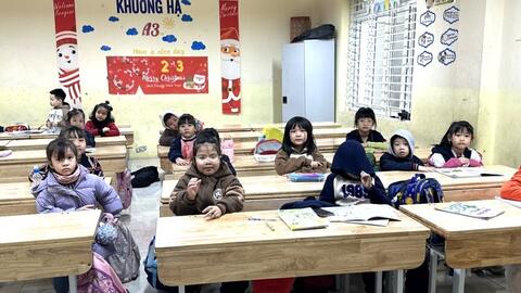 Hà Nội tiếp tục rét đậm, nhiều trường chuyển sang học trực tuyến