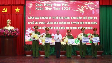 Khen thưởng lực lượng phá án giết người gây rúng động ở thành phố Thủ Đức