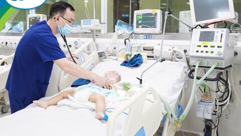 Trẻ sơ sinh tổn thương thần kinh vì người lớn bế rung lắc