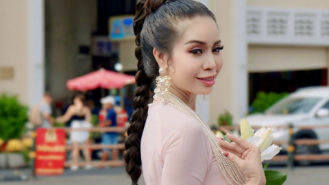 Hoa hậu Thanh Hằng với áo dài 4 tà của NTK Tiến Trần