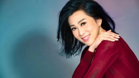Nữ MC nức tiếng hải ngoại: Con gái cựu Hoa khôi Sài Gòn xưa, U60 vẫn khoe dáng sexy, đời tư bí ẩn