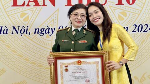 MC Hoàng Trang VTV lần hiếm hoi kể về mẹ NSND Hà Vy và biến cố gia đình