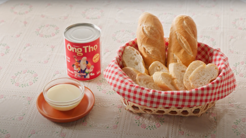 Bánh mì chấm sữa đặc – tự hào văn hóa ẩm thực Việt