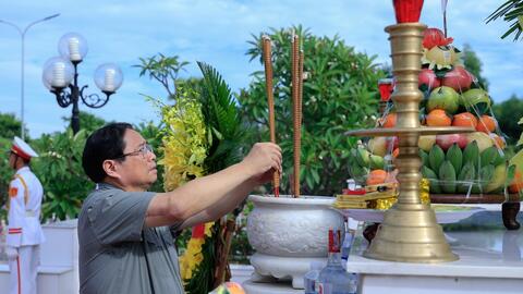 Thủ tướng dâng hương, viếng Đại tướng Võ Nguyên Giáp