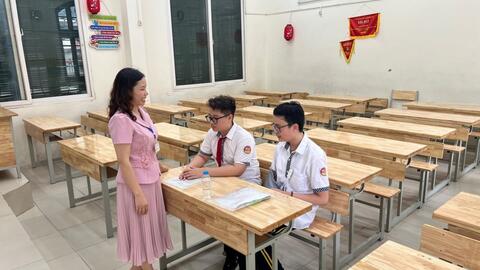 Đôi bạn cùng tiến, chinh phục thành công kỳ thi vào lớp 10