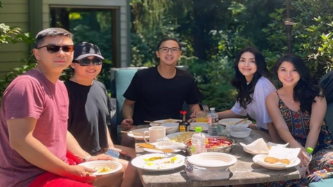 Tăng Thanh Hà xinh đẹp ai cũng biết nhưng không ngờ hội "chị em bạn dì" cũng khí chất thế này