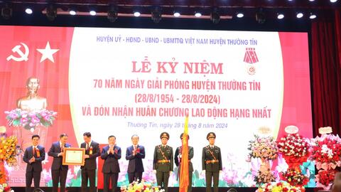 Huyện Thường Tín vinh dự đón Huân chương Lao động hạng Nhất