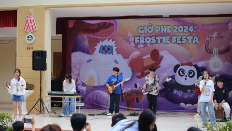 Học sinh Hà Nội tham gia hội chợ tái chế bảo vệ môi trường