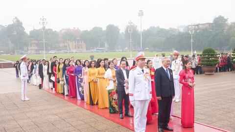 NTK Hoàng Ly nỗ lực đưa áo dài Việt vươn cao, bay xa