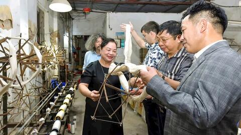 Giải bài toán nguyên liệu cho phát triển sản phẩm OCOP lụa