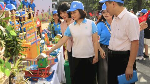 Phụ nữ Thủ đô đồng loạt ra quân chống ô nhiễm nhựa