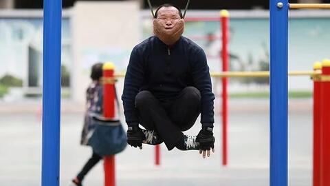 Trào lưu treo cổ chữa mất ngủ gây tranh cãi dữ dội