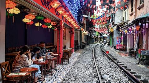 Hà Nội: Vi phạm ở phố “cà phê đường tàu” đã giảm