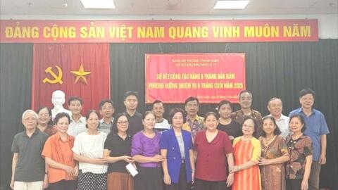 Bí thư Đảng ủy phường Thanh Xuân Bùi Huyền Mai dự sinh hoạt chi bộ khu dân cư