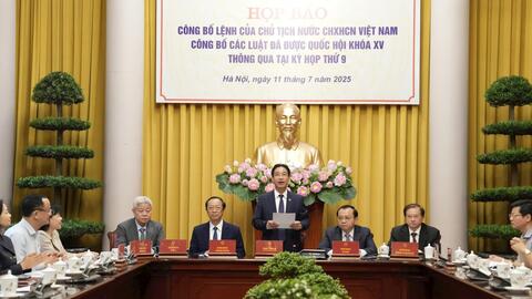 Lương giáo viên hợp đồng “nằm ngoài” Luật Nhà giáo, Bộ Giáo dục và Đào tạo nói gì?
