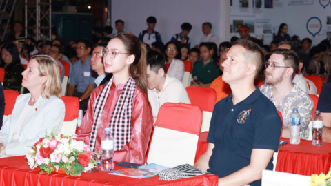 Hoa hậu Bảo Ngọc gây ấn tượng mạnh tại chương trình giao lưu hữu nghị Việt Mỹ