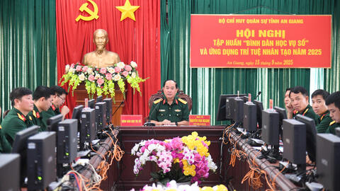Gần 400 cán bộ, chiến sĩ An Giang học AI để trở thành 'quân nhân số'
