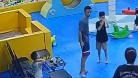 Triệu tập người đàn ông tát cháu bé 8 tuổi ở khu vui chơi phường Bồ Đề