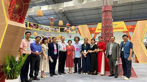 <a href="/kinh-doanh" title="Kinh doanh" rel="dofollow">Kinh doanh</a>