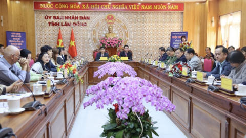 <a href="/kinh-doanh" title="Kinh doanh" rel="dofollow">Kinh doanh</a>