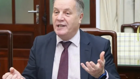 <a href="/kinh-doanh" title="Kinh doanh" rel="dofollow">Kinh doanh</a>